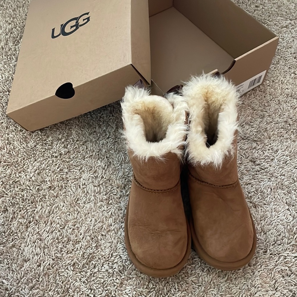Ugg toddler size 10 boots